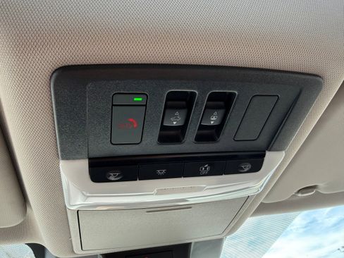 Used 2023 Nissan Rogue SL w/ SL Premium Package image 5