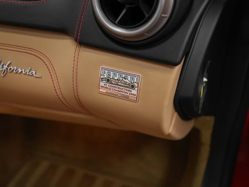 Used 2010 Ferrari California RWD image 31