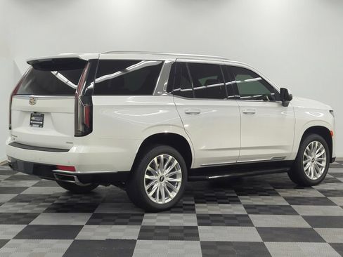 Used 2022 Cadillac Escalade Luxury w/ LPO, Floor Liner Package AWD/4WD image 7