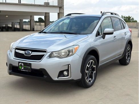 Used 2017 Subaru Crosstrek 2.0i Premium AWD/4WD image 3