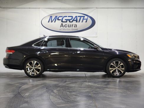 Used 2021 Volkswagen Passat 2.0T SE FWD image 3