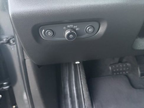 Used 2019 Chevrolet Traverse LT w/ LT Premium Package image 16