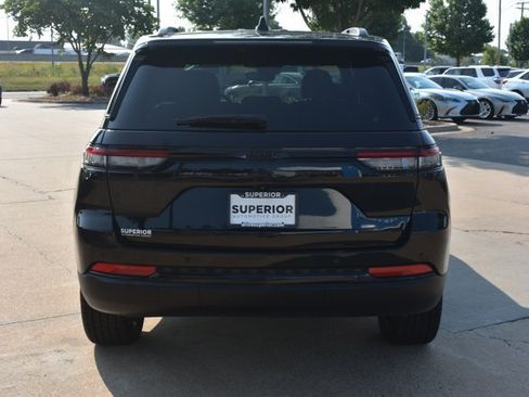 Used 2023 Jeep Grand Cherokee Altitude RWD image 6