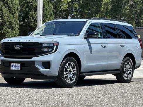 Used 2025 Ford Expedition Active AWD/4WD image 8