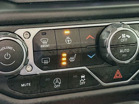 Certified 2021 Jeep Gladiator Overland AWD/4WD image 32