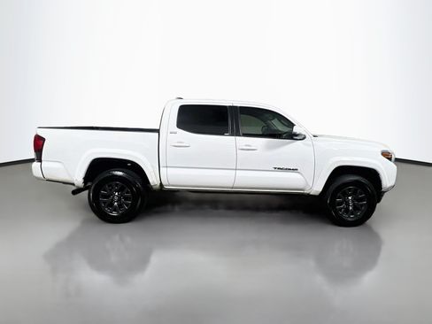 Used 2022 Toyota Tacoma SR5 w/ Technology Package RWD image 3