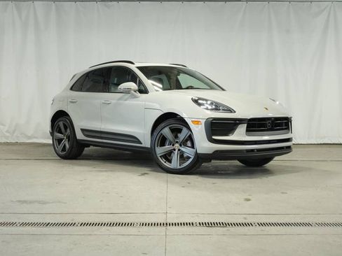 Certified 2026 Porsche Macan AWD/4WD image 9