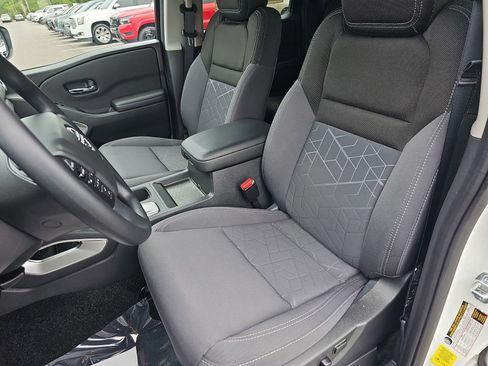 Used 2026 Nissan Frontier SV w/ Tow Package RWD image 16