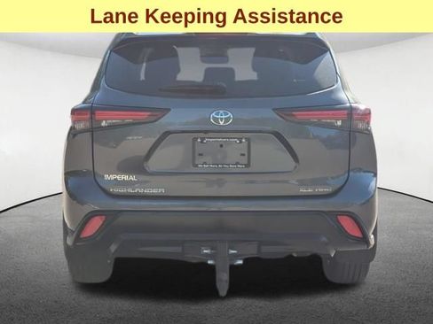 Certified 2024 Toyota Highlander XLE AWD/4WD image 7