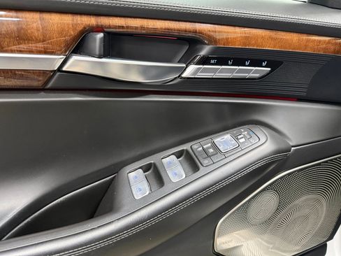 Used 2017 Genesis G90 3.3T Premium image 19