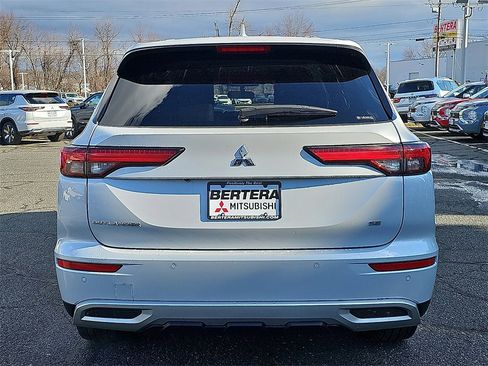 Used 2024 Mitsubishi Outlander SE image 5