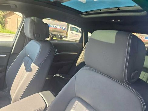 Used 2023 Audi e-tron Premium Plus w/ Premium Plus Package image 26