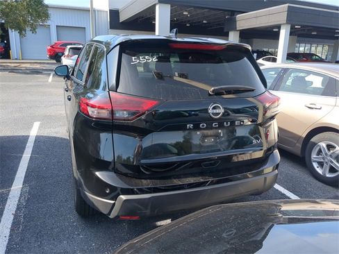Used 2024 Nissan Rogue SV image 3