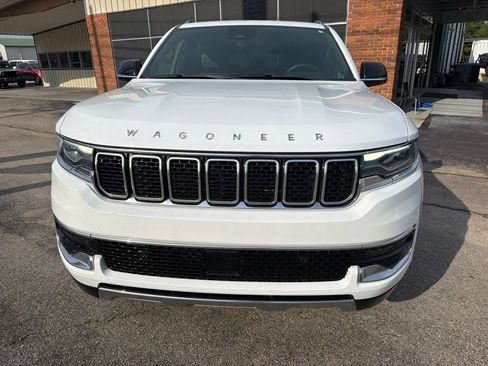 Used 2023 Jeep Wagoneer Series III w/ Preferred Equipment Group RWD image 2