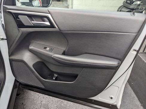 Used 2024 Mitsubishi Outlander SE image 18