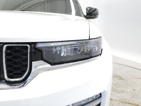 Used 2022 Jeep Grand Cherokee Limited AWD/4WD image 13