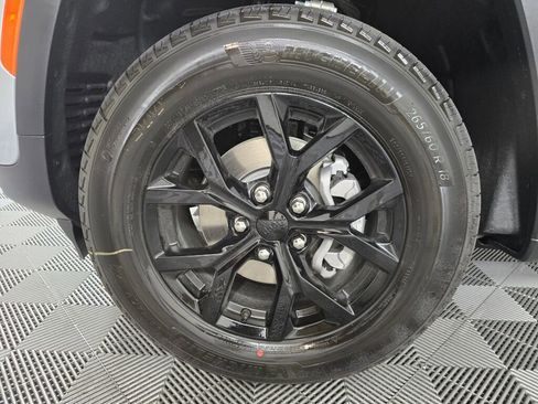 New 2025 Jeep Grand Cherokee Altitude image 10