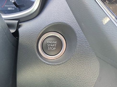 Used 2023 Toyota Corolla Cross XLE image 33