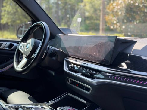 Used 2024 BMW X5 xDrive40i w/ M Sport Package AWD/4WD image 3