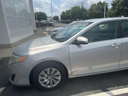 Used 2013 Toyota Camry LE FWD image 15