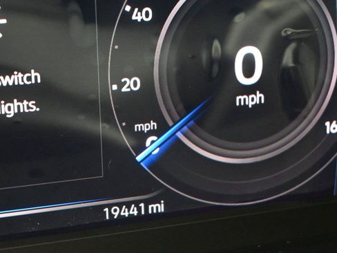 Used 2024 Volkswagen Tiguan SEL R-Line AWD/4WD image 3