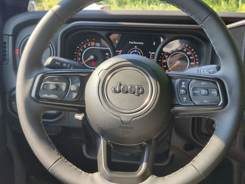 Used 2026 Jeep Gladiator Rubicon AWD/4WD image 14