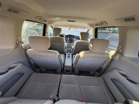 Used 2011 Nissan Quest SV image 30