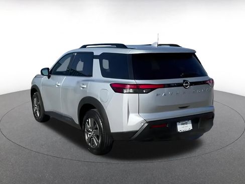 Used 2025 Nissan Pathfinder SV image 11