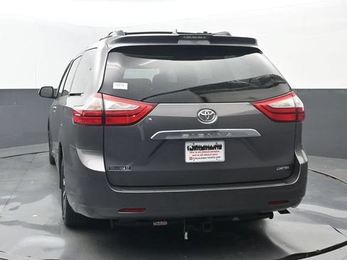 Used 2019 Toyota Sienna Limited FWD image 19