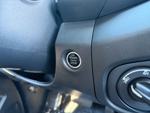 Used 2023 Nissan Frontier SV w/ Technology Package image 18