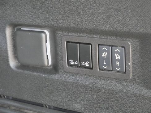 Used 2024 GMC Yukon Denali w/ Denali Reserve Package AWD/4WD image 25