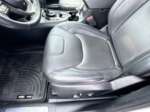 Used 2020 Jeep Cherokee Limited AWD/4WD image 24