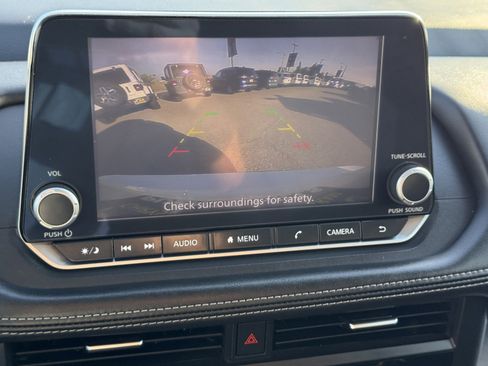 Used 2024 Nissan Rogue SV image 15