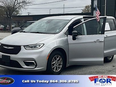 Used 2024 Chrysler Pacifica Touring-L