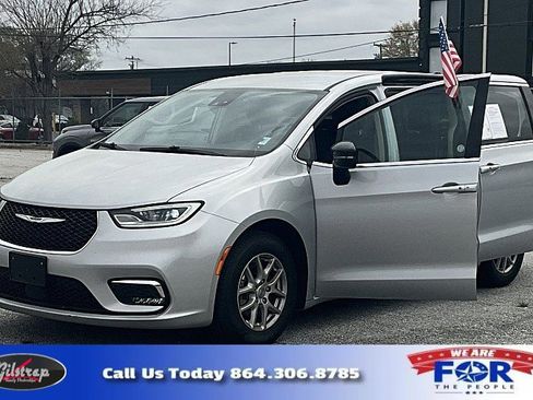 Used 2024 Chrysler Pacifica Touring-L image 1