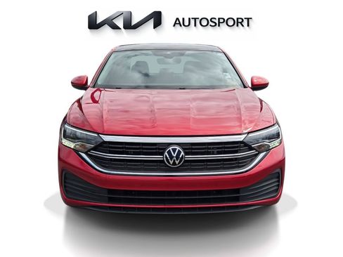 Used 2022 Volkswagen Jetta SE w/ Panoramic Sunroof Package FWD image 2