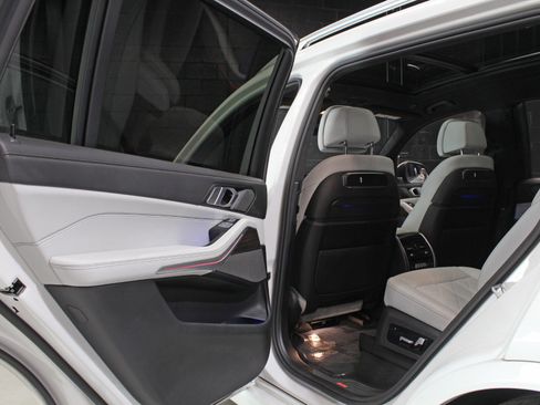 Used 2023 BMW X7 xDrive40i w/ Premium Package AWD/4WD image 37