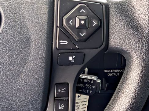 Used 2020 Toyota Tundra SR5 w/ SR5 Upgrade Package AWD/4WD image 19