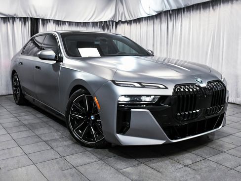 Used 2023 BMW i7 xDrive60 image 3