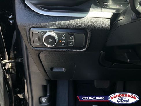 Used 2022 Ford Explorer XLT w/ Equipment Group 202A AWD/4WD image 12