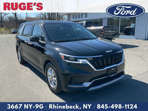 Used 2022 Kia Carnival LX image 1