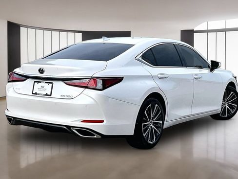 Used 2025 Lexus ES 350 w/ Premium Package FWD image 2