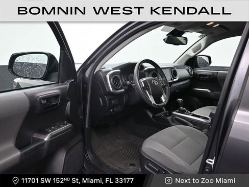 Used 2022 Toyota Tacoma SR5 w/ Technology Package image 10