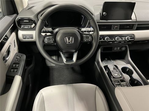 New 2025 Honda Pilot Touring image 17