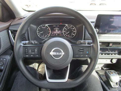 Used 2022 Nissan Rogue SV AWD/4WD image 13