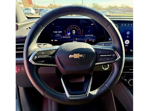 Used 2025 Chevrolet Traverse LT image 15