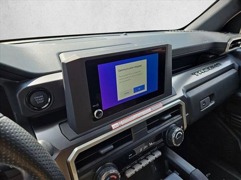 Used 2025 Toyota Tacoma SR5 AWD/4WD image 12