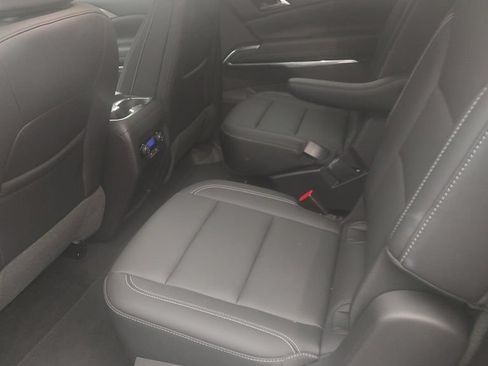 Used 2025 Chevrolet Traverse LT FWD image 5