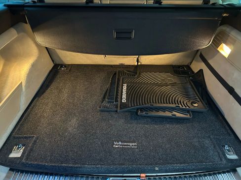 Used 2012 Volkswagen Touareg TDI image 25