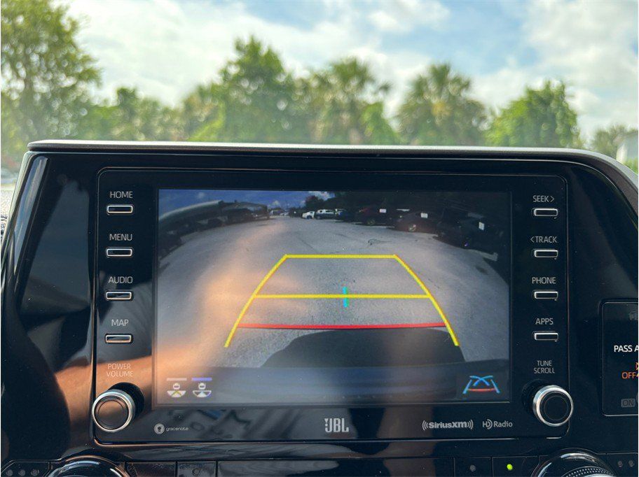 Used 2021 Toyota Highlander Limited FWD image 32